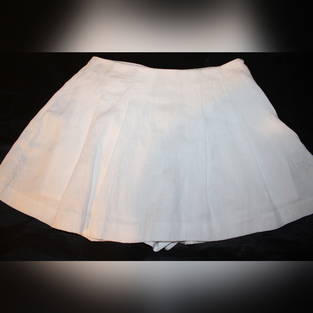 NWT A New Day White Skirt w/ Lined Shorts – Women’s Size 4